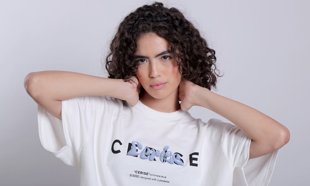 A woman wearing a white t - shirt with the word classe on it .pexels